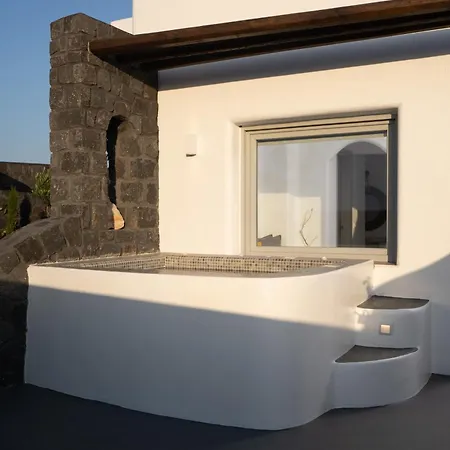 Santa Mar Eco Suites Aparthotel Karterados (Santorini)